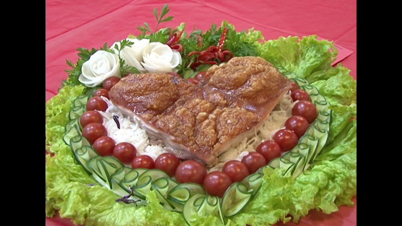 Leitão à pururuca, torresmo de rolo, recheado e mineiro, costela suína, pernil e pancetta