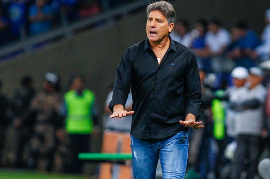 Técnico Renato Gaúcho grava mensagem para paciente internado no HRSP – Foto: Lucas Uebel/Grêmio FBPA