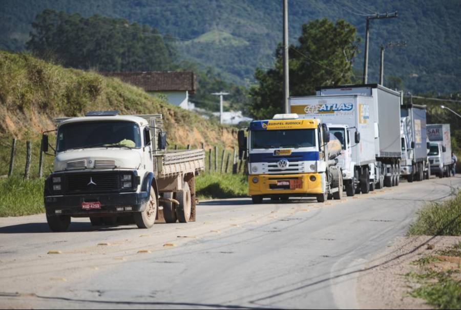 Rumores sobre greve dos caminhoneiros em SC aumentam após alta dos combustíveis