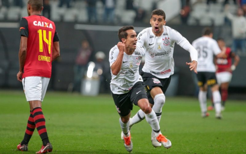 Meia Jadson teve passagem vitoriosa pelo Corinthians. ( – Foto: Bruno Riganti/AGIF