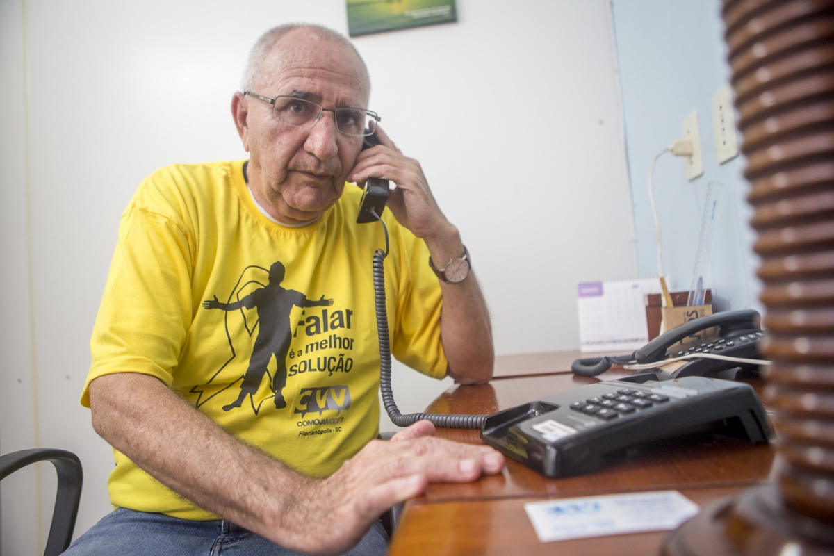 José Vilela Sobreira Sobrinho, o Vilela, de 76 anos, um dos voluntários por trás do CVV - Flávio Tin/ND
