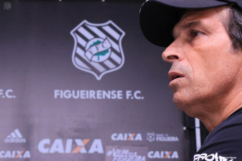 Milton Cruz em coletiva depois do jogo (Foto: Divulgação/Figueirense) -