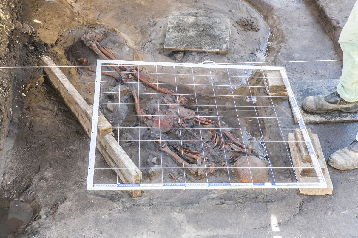 Esqueleto encontrado no Rio Tavares pertencia ao primeiro grupo de humanos que ocupou o litoral de Santa Catarina - Daniel Queiroz/ND