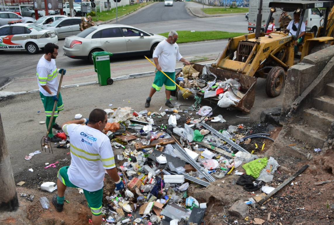 For&ccedil;a-tarefa fez limpeza ontem na &aacute;rea do viaduto - divulga&ccedil;&atilde;o, ND
