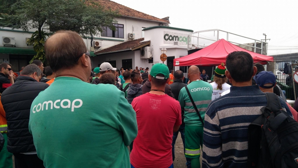 Trabalhadores da Comcap decidiram manter a greve por tempo indeterminado - Sintrasem/Divulgação/ND