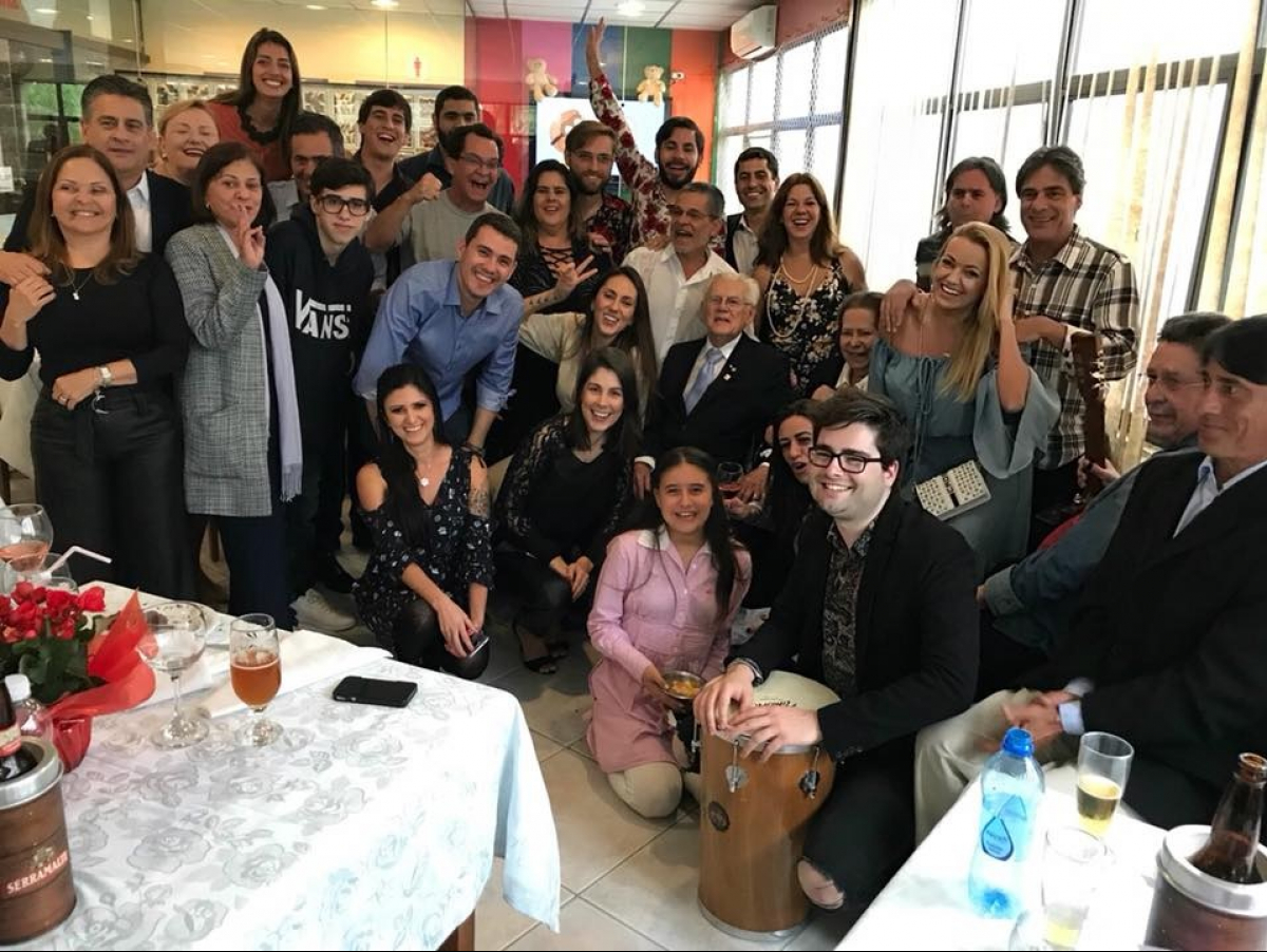 Confraternização com familiares, num restaurante de Florianópolis, marcou o aniversário - Divulgação
