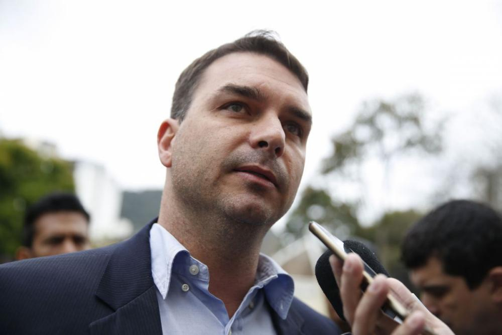 O filho mais velho de Jair Bolsonaro, o deputado estadual, Flávio Bolsonaro, nesta sexta-feira - Tânia Rêgo/Agência Brasil/Divulgação/ND