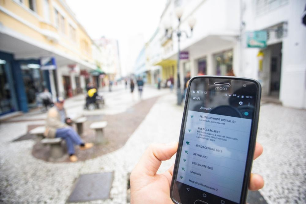 Internet será oferecida gratuitamente em 147 pontos de áreas públicas - Daniel Queiroz/ND