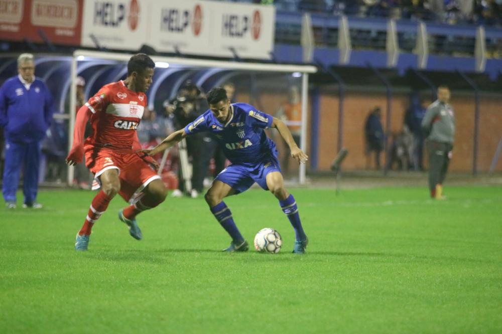 Gabriel Lima: vai para cima dos zagueiros - Ava&iacute; FC/divulga&ccedil;&atilde;o