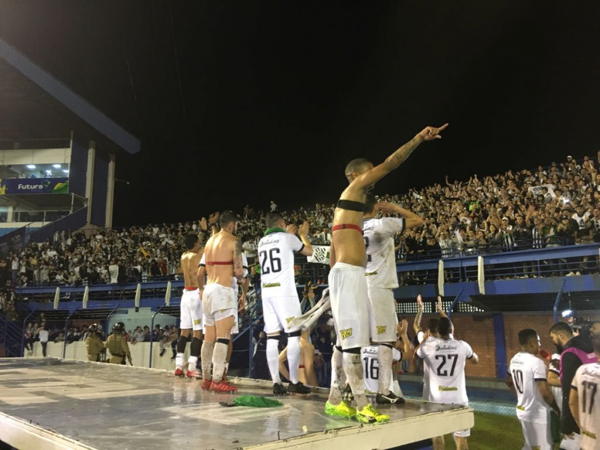 No &uacute;ltimo confronto na Ressacada em 2018, vit&oacute;ria do Furac&atilde;o por 1 a 0, gol de Jo&atilde;o Paulo – Foto: Marco Santiago/Arquivo/ND