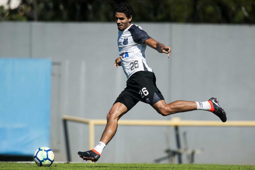 Lucas Ver&iacute;ssimo ainda em tempos de Santos – Foto: Ivan Storti/Santos F.C