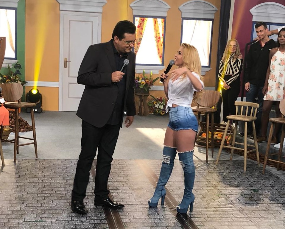 Após cinco meses internado para se livrar do vício, ex-integrante Calypso é homenageado por Joelma