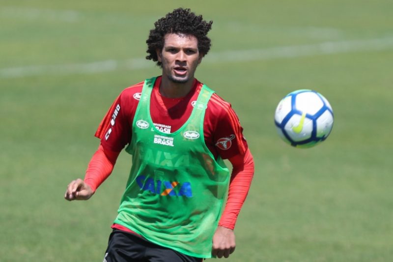 Jesus também levou para a Turquia um velho conhecido da época de Flamengo: Willian Arão. O volante custou 3 milhões de euros (R$ 16,3 milhões). -