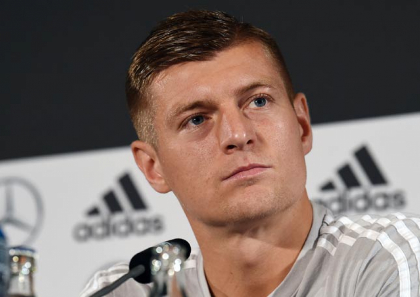 Kroos tenta tranquilizar a torcida: 'Já tivemos momentos como esse' (Foto: Christof Stache / AFP)