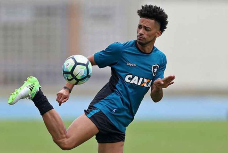 Jogador teve boa passagem pelo Botafogo na Série B