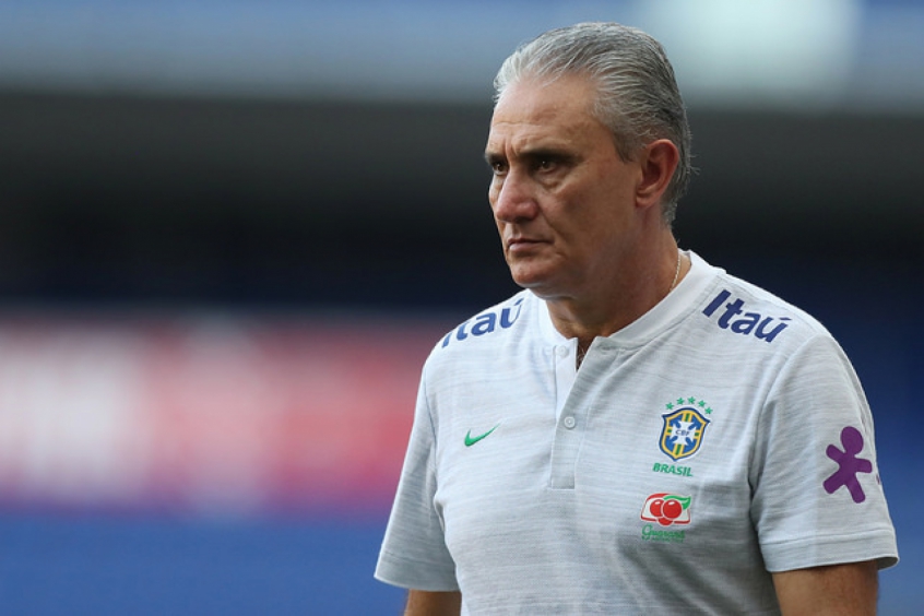 Técnico Tite faz mistério em treinamento da seleção em Porto Alegre