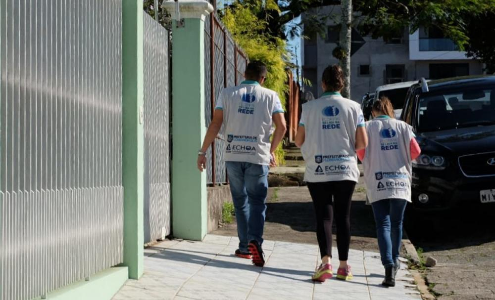 Equipes do programa Floripa Se Liga Na Rede no bairro Bom Abrigo - PMF/Divulga&ccedil;&atilde;o/ND