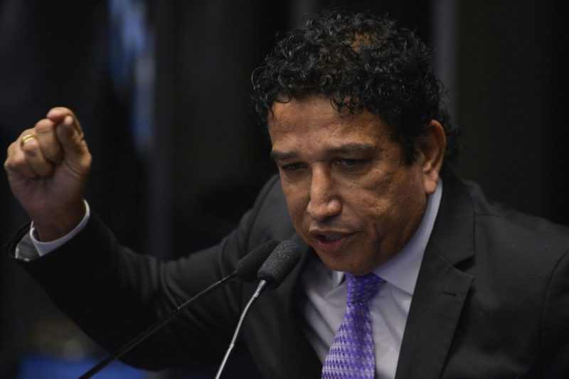 Senador Magno Malta nega acusações de Mauro Cid