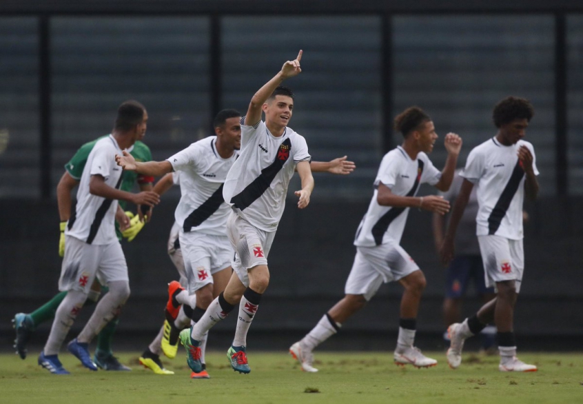 Gabriel Pec comemora o gol marcado na goleada por 5 a 1 em São Januário (Rafael Ribeiro/ VASCO)