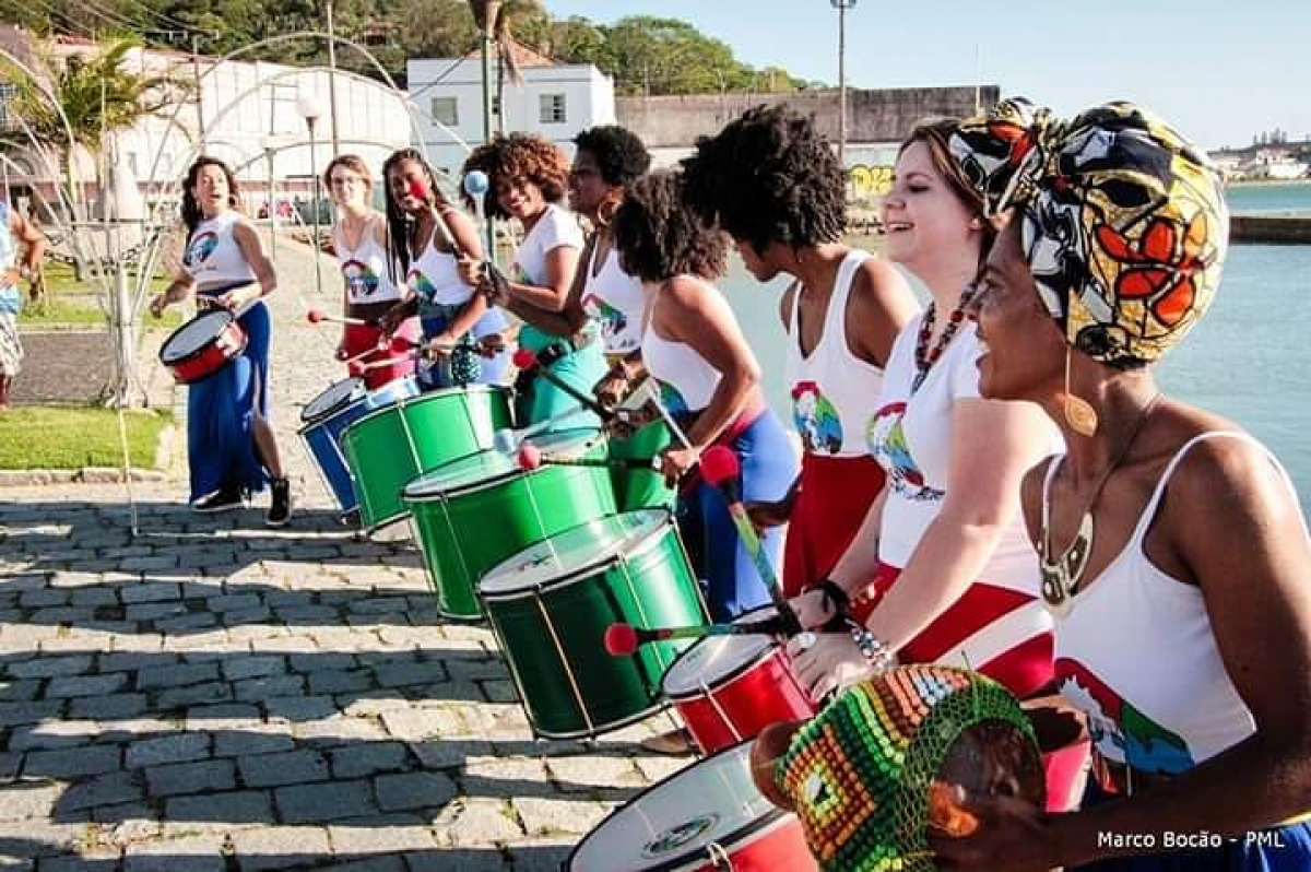 Atualmente 70 mulheres integram a percussão e dança do bloco de samba-reggae – Divulgação/ND