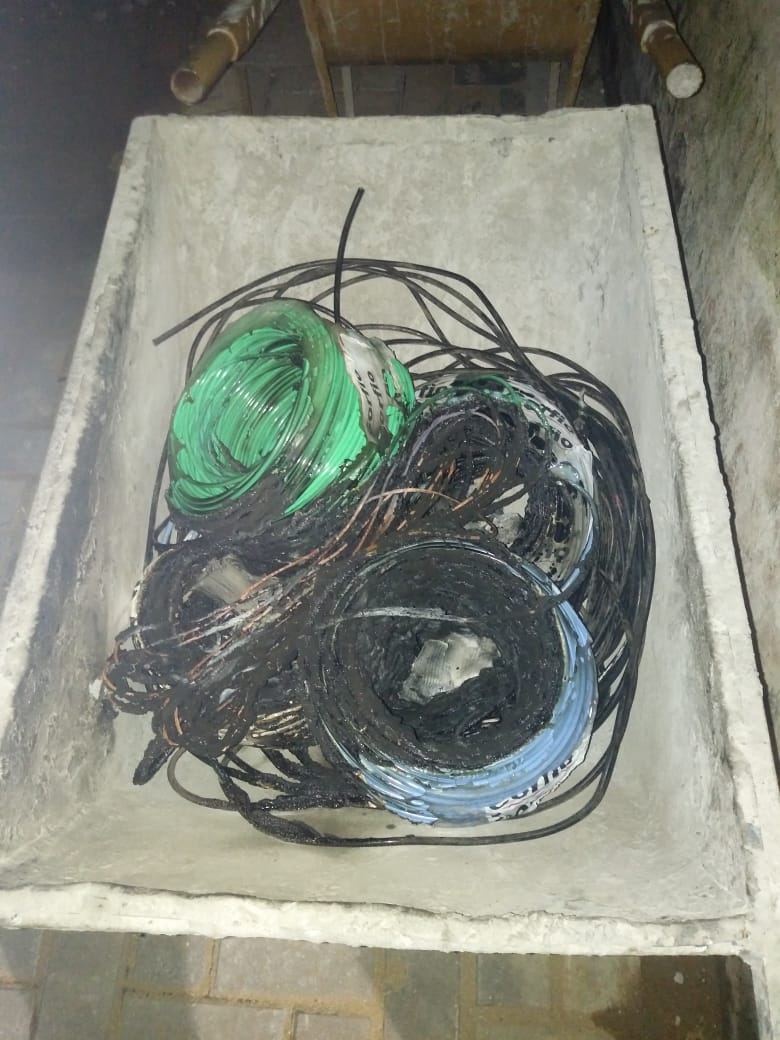 Contratado para refazer a instalação elétrica de colégio em Camboriú furtava fio de cobre