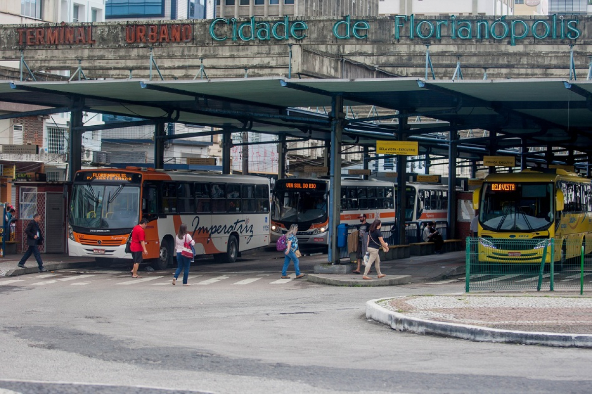 Homem morre em Florianópolis após ser esfaqueado e tentar se esconder em forte
