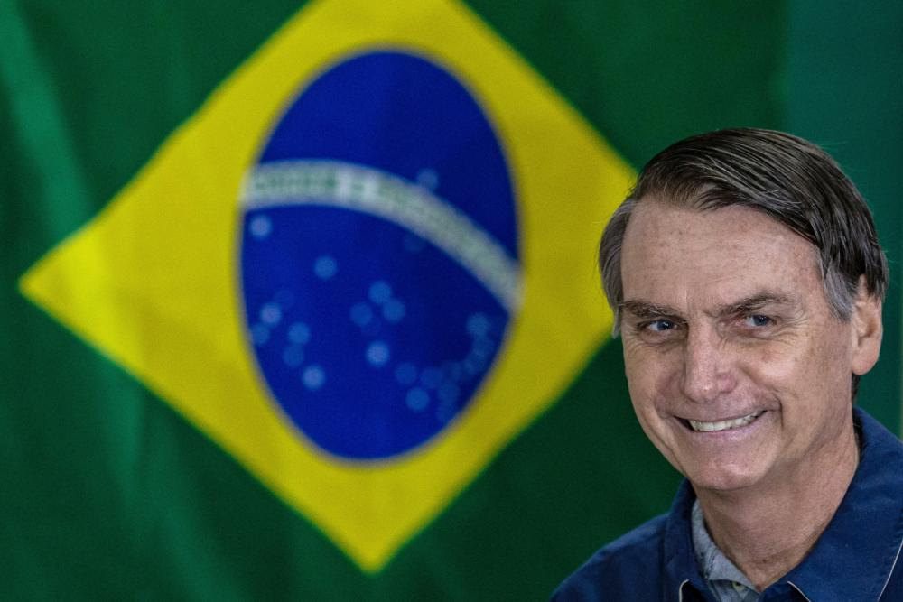 Plano inicial era que Bolsonaro viajasse na terça-feira à capital federal para conversar com o presidente Michel Temer - Eduardo Anizelli/Folhapress