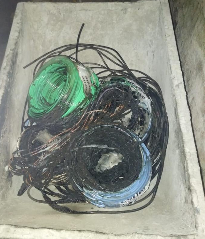 Rolos de fio queimados para vender - Divulga&ccedil;&atilde;o/ND