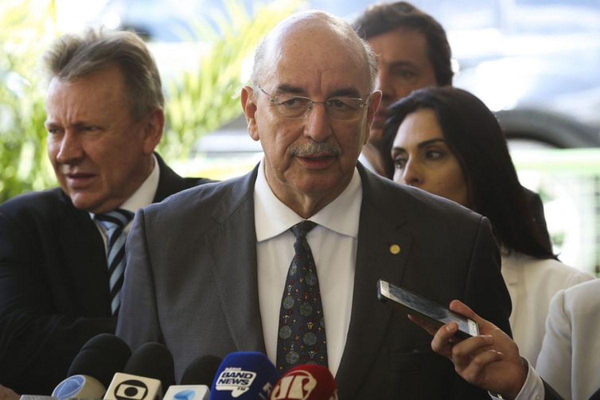 O futuro ministro da Cidadania e Ação Social, Osmar Terra, fala à imprensa – Foto: Valter Campanato/Agência Brasil