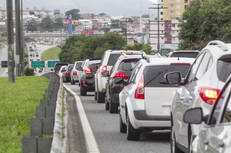 Trânsito congestionado para entrada na Ilha