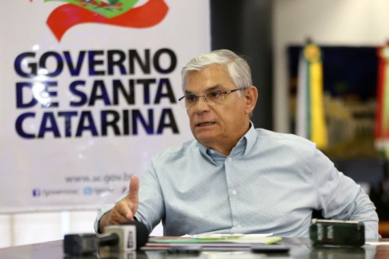 Pinho Moreira e no fundo é possível ler Governo de Santa Catarina