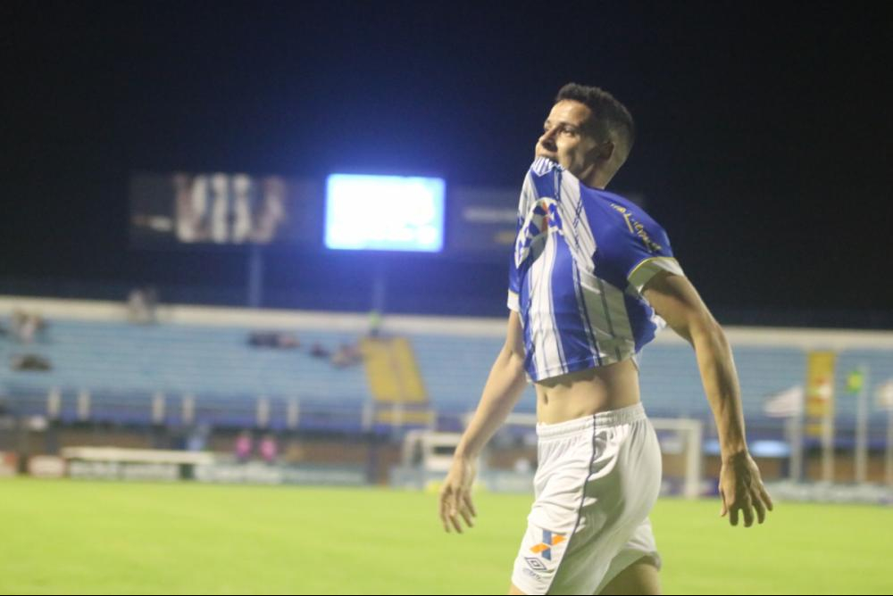 Matheus Barbosa, volante artilheiro do Avaí - Fred Tadeu/Avaí FC