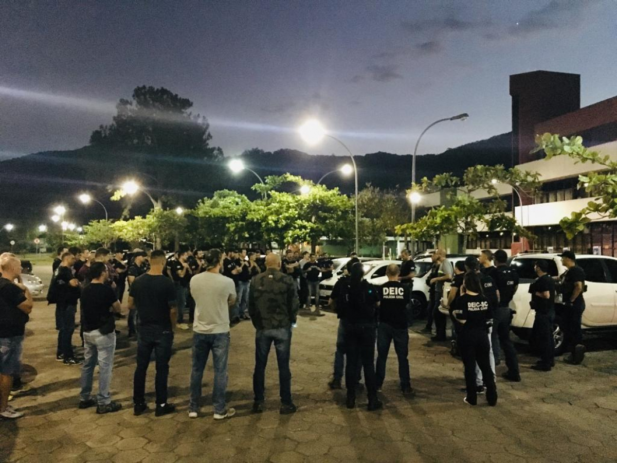 Ao todo, 75 policiais civis participam da Operação Norte Limpo, em Florianópolis - Polícia Civil/ Divulgação/ ND