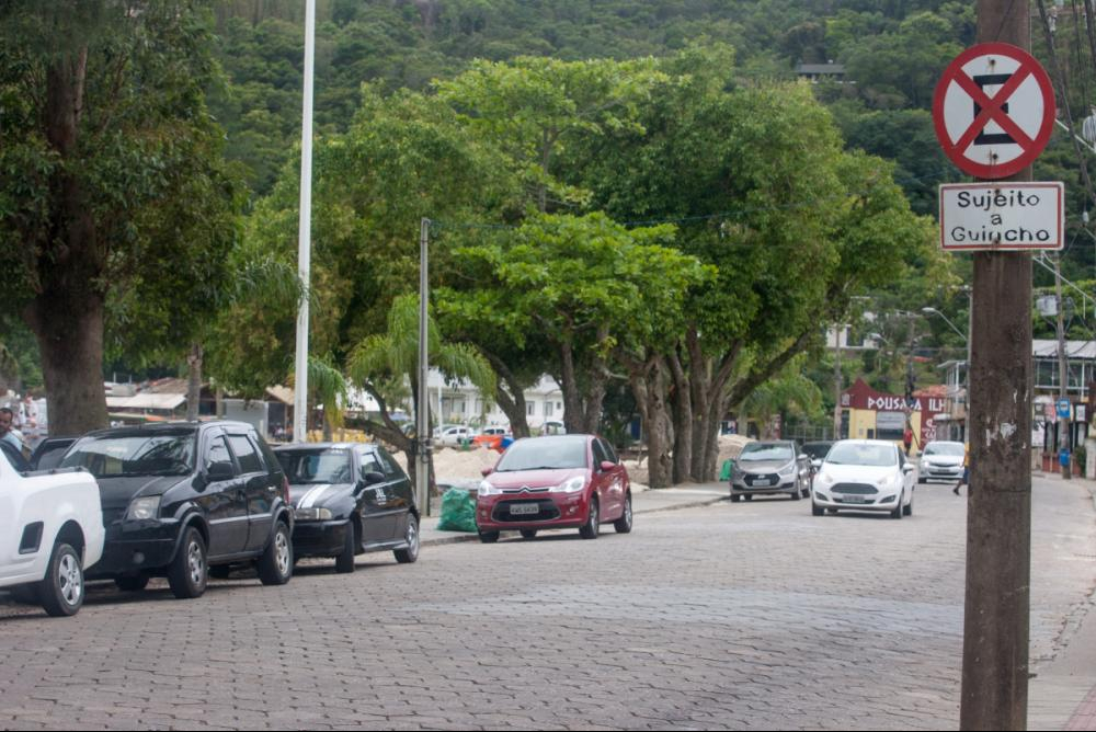 Estacionamento de veículos ao longo da Avenida das Rendeiras será proibido - Flávio Tin/ND