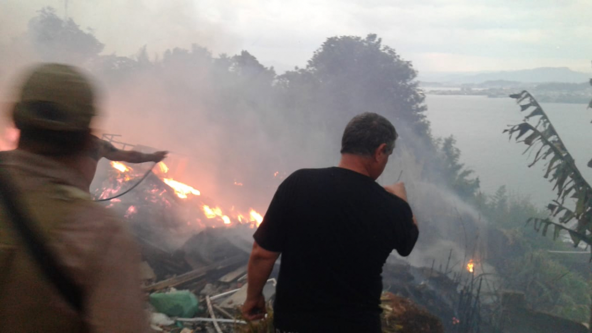 Incêndio no Morro da Queimada ocorreu na noite desta quinta-feira - Corpo de Bombeiros/Divulgação/ND