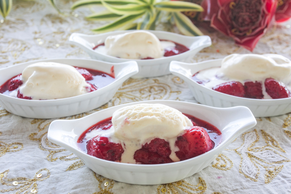 Sopa de morangos com sorvete de baunilha - Marco Santiago/ND