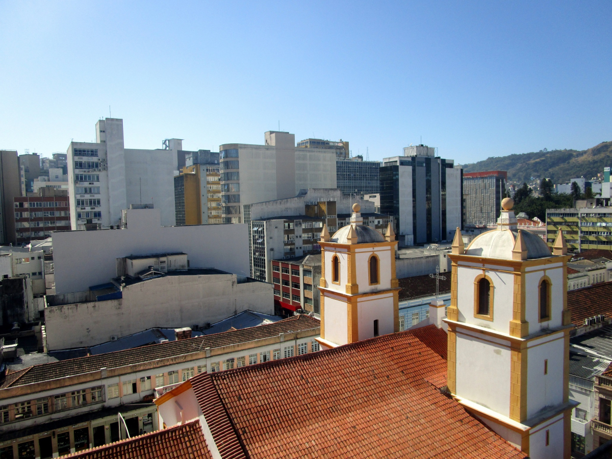As torres e parte da cidade, em registro de 2017 - Carlos Damião