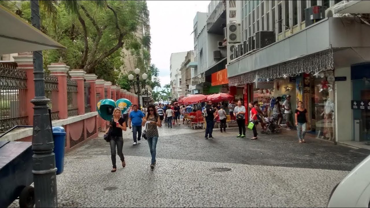 Estipule uma data limite para trocar os presentes. Isso garante que todos tenham tempo suficiente para comprar e entregar os presentes antes do dia da troca – Foto: Reprodu&ccedil;&atilde;o/RICTV Record TV