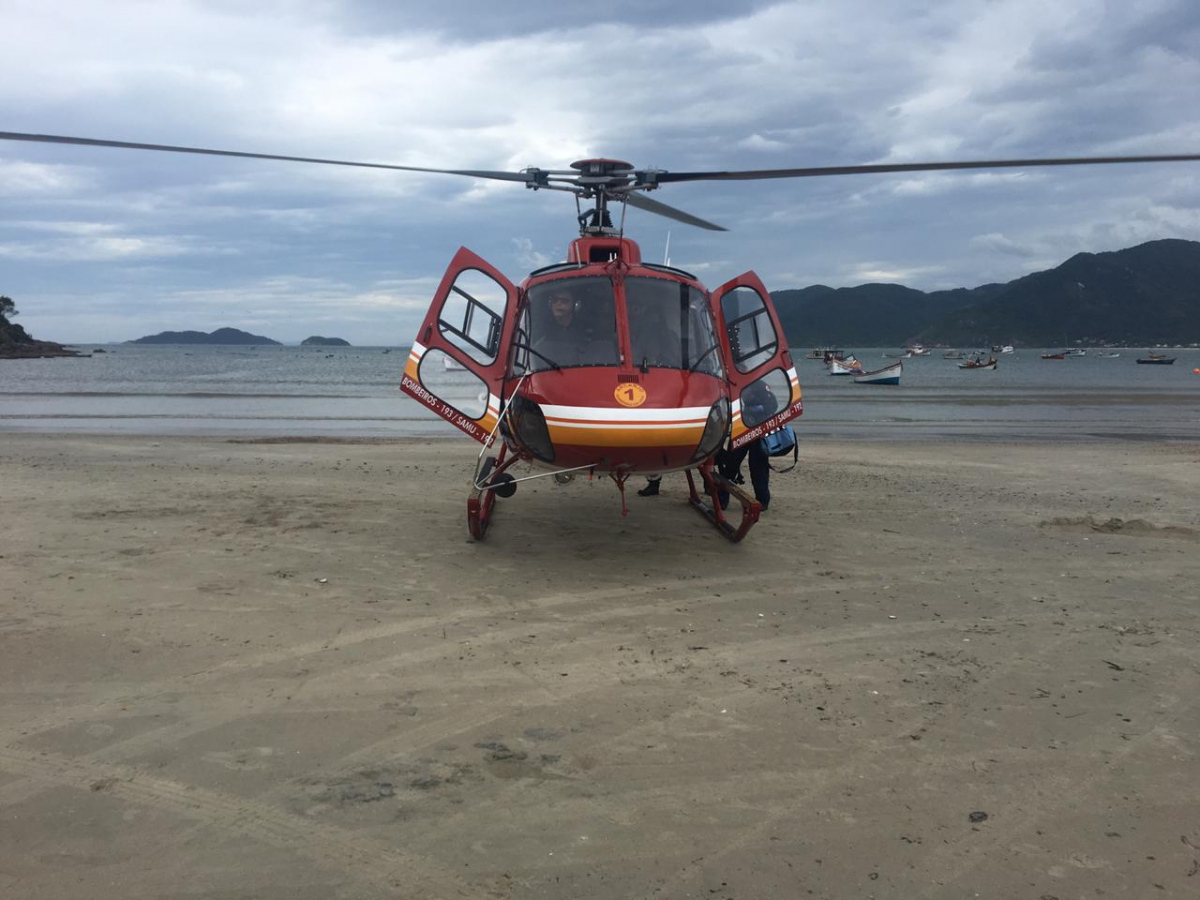 Homem escorrega, cai de trilha e se afoga em praia de Florianópolis