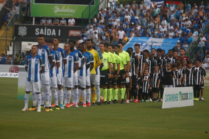 Ava&iacute; e Figueirense: quase 450 jogos em 96 anos de hist&oacute;ria – Foto: Fl&aacute;vio Tin/ND/arquivo