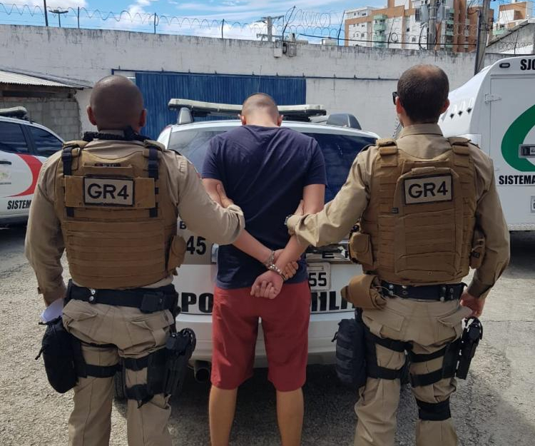 Justiça aumenta pena de homem preso com fuzil AR-15 em Florianópolis
