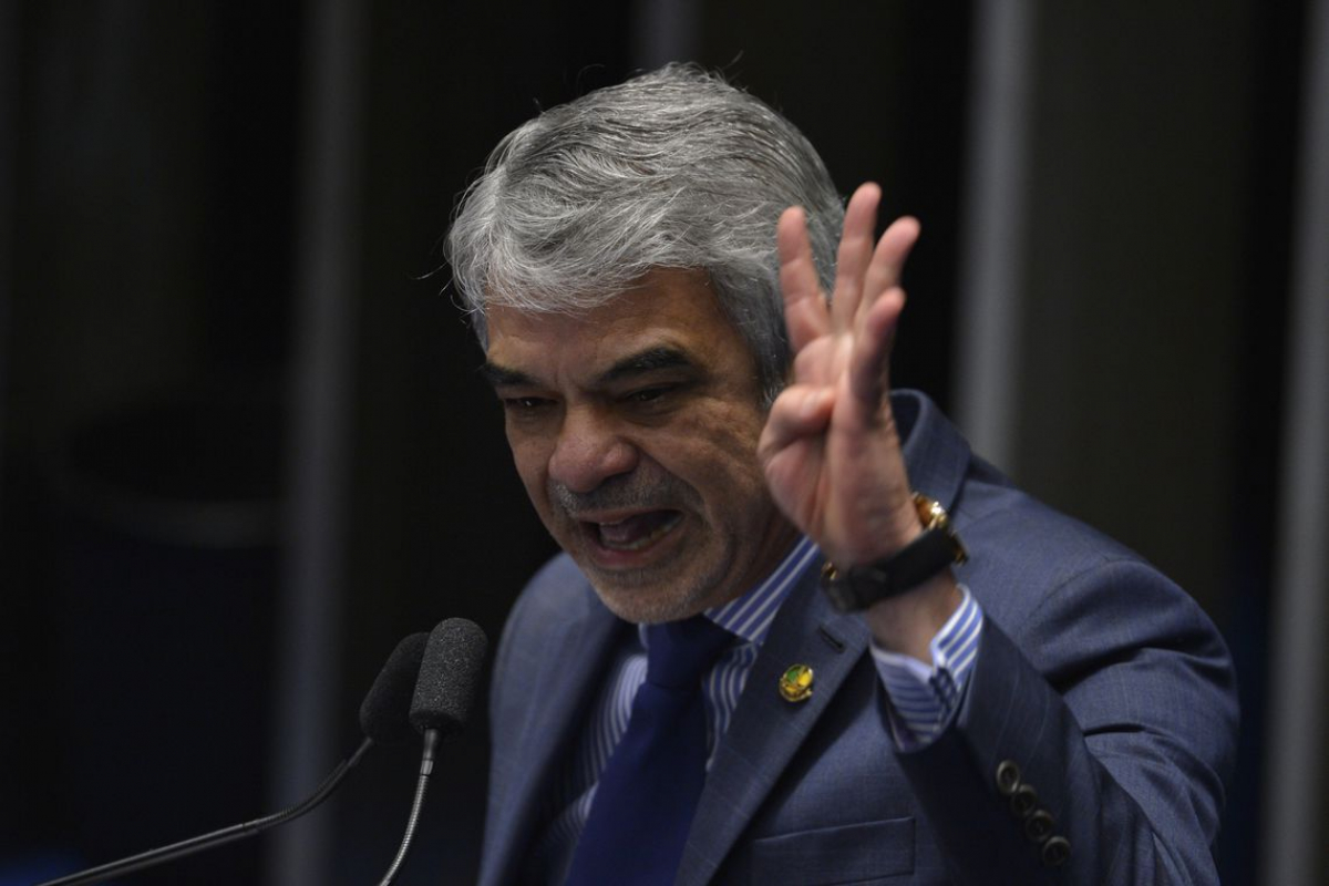 Ex-ministro da Saúde, o senador Humberto Costa (PT-PE) foi indicado pelo bloco PT/Pros para uma vaga como titular da comissão. É do bloco da oposição – Foto: Fabio Rodrigues Pozzebom/Agência Brasil