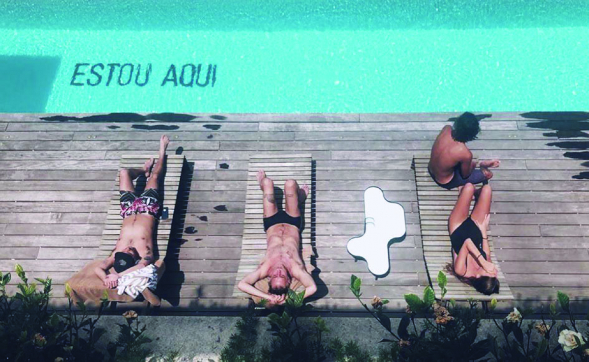 Na Casa Quatro Oito a experi&ecirc;ncia &eacute; baseada no visual do lugar, repleto de arte e design, em meio &agrave; natureza e a famosa piscina &ldquo;estou aqui&rdquo;. - Divulga&ccedil;&atilde;o/ND