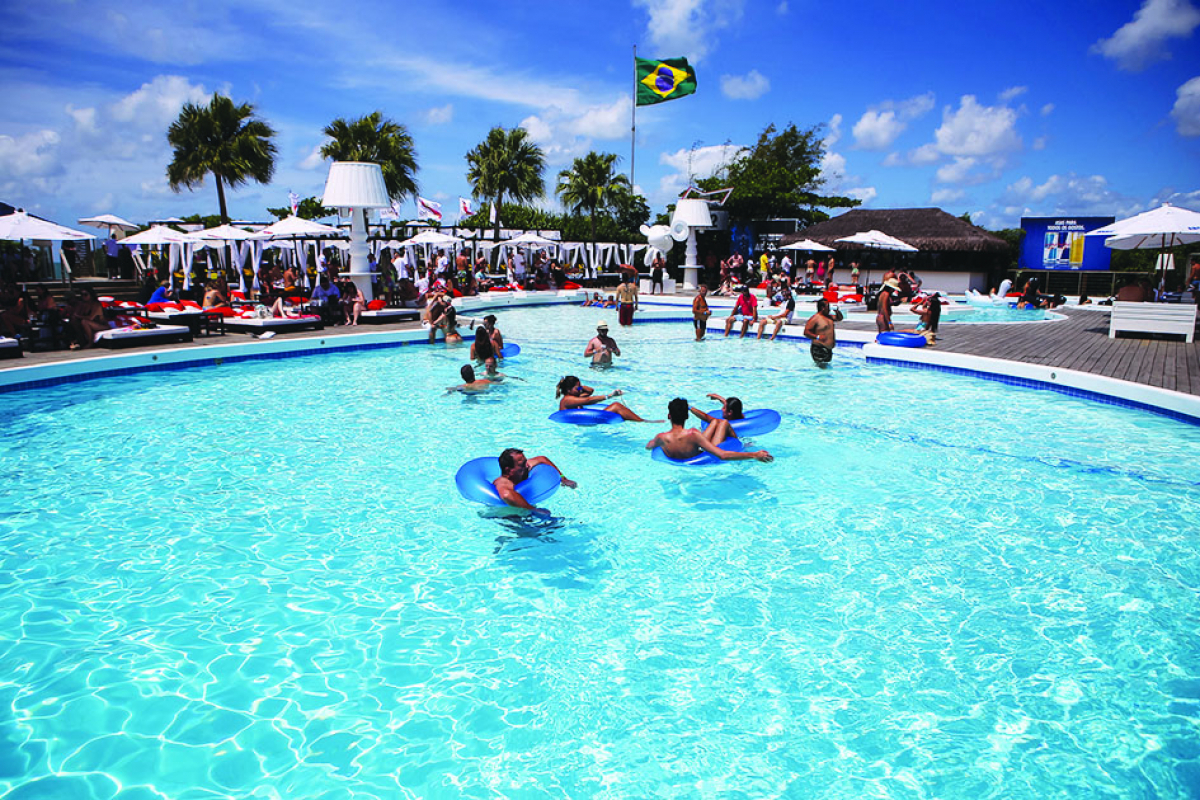 Day use em Curitiba: onde e quanto custa passar o dia na piscina