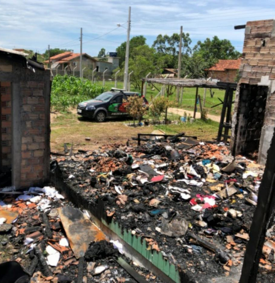 Casa virou num amontoado de carvão - Divulgação/ND