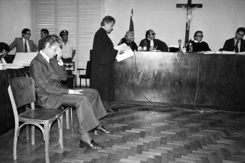 <span style="font-weight: 400;">Doca Street (à esquerda) durante seu 1º julgamento, em outubro de 1979 –</span> Arquivo/Estadão Conteúdo