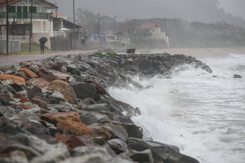 Grande Florian&oacute;polis e Litoral Sul ter&atilde;o mar agitado nesta sexta – Foto: Anderson Coelho/Arquivo/ND