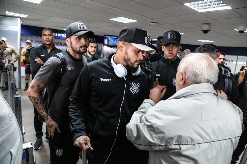 Chegada do Figueirense em Florian&oacute;polis p&oacute;s WO em Cuiab&aacute; – Foto: Anderson Coelho/ND