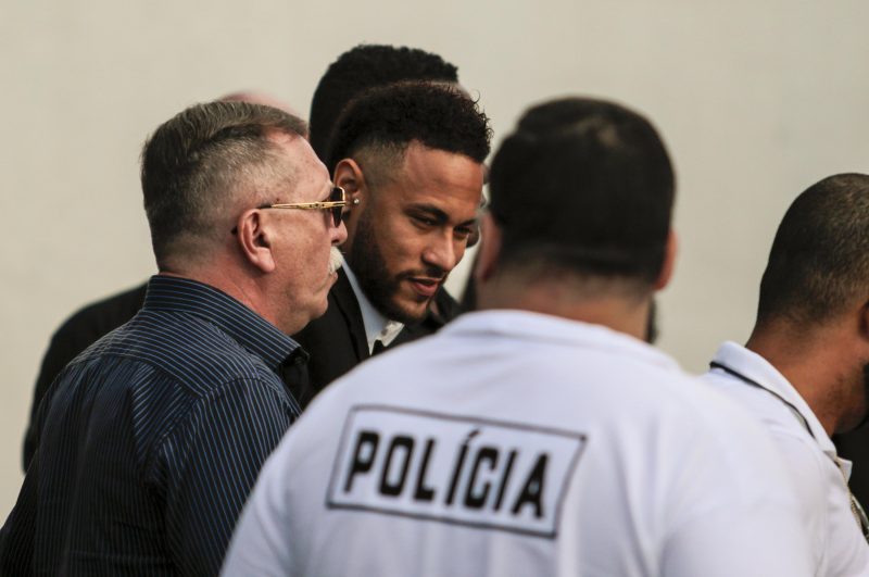 Neymar afirma que usou preservativo com modelo; veja como foi o depoimento