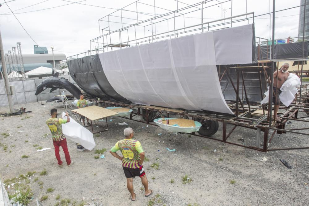 Coloninha traz elementos da história de Balneário Camboriú nos carros e no enredo - Marco Santiago/ND